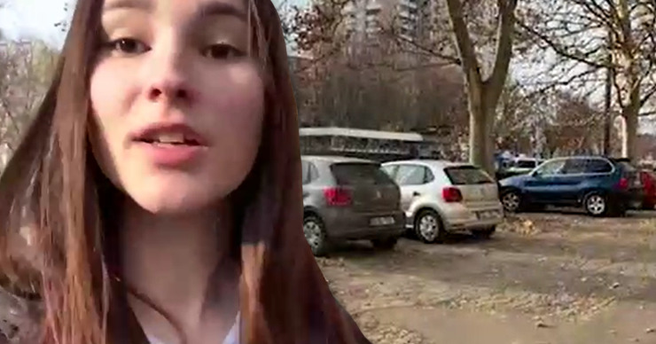 Активистка "СтопХам" пояснила сотрудникам полиции Кишинева правила парковки.
