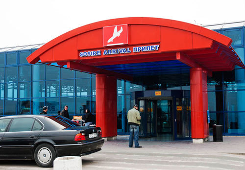 Călătorii care vor lua avionul de la Chişinău vor continua şi după concesionarea aeroportului să plătească taxa de modernizare de nouă euro, inclusă în preţul biletului.