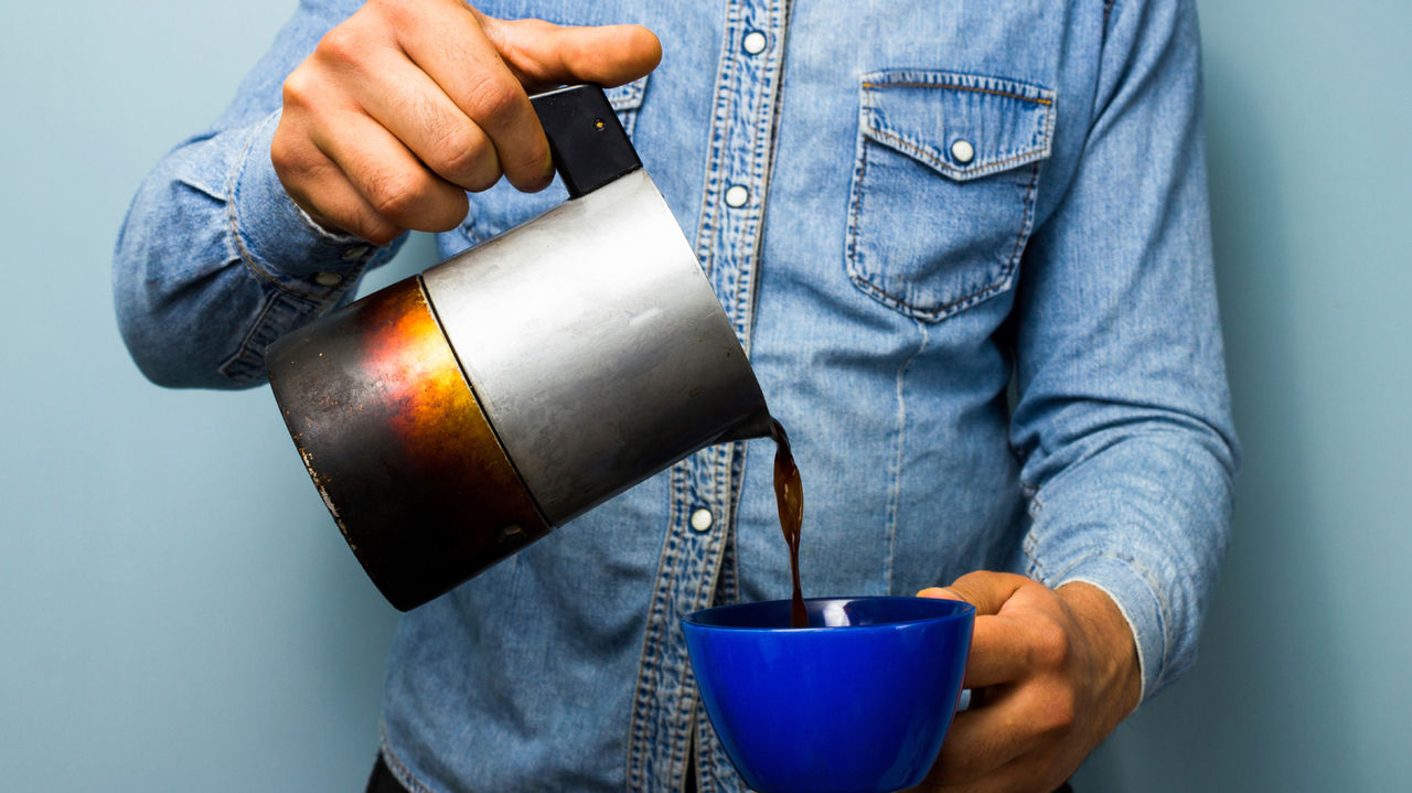 Greşeli care îţi transformă cafeaua într-o otravă pentru organism. 