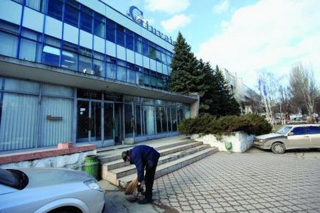 100% акций предприятия принадлежит государству, при этом завод давно не работает.