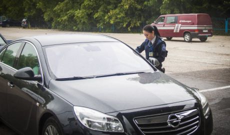 Poliţe de asigurări Carte Verde şi procuri false, depistate la controlul de frontieră. Foto: border.gov.md