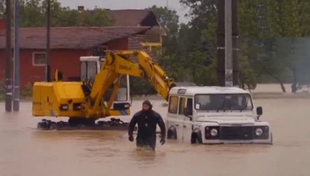 Patru oameni și-au pierdut viața în urma inundaţiilor din Serbia, considerate cele mai mari din ultimii 120 de ani.