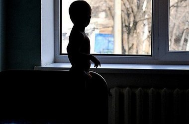 Работники социальной службы во Львове опять нашли детей-маугли. Десятилетний и пятилетний мальчики проживали вместе с родителями в одном из городских коллекторов теплоснабжения.