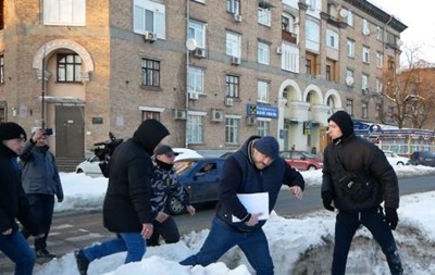 Подозреваемому в убийстве журналиста в Киеве устроили "коридор позора".