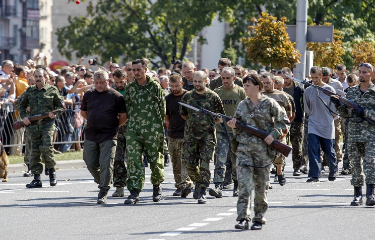 Ополчение провозглашенной Донецкой народной республики (ДНР) отпустит всех пленных украинских силовиков уже в субботу.