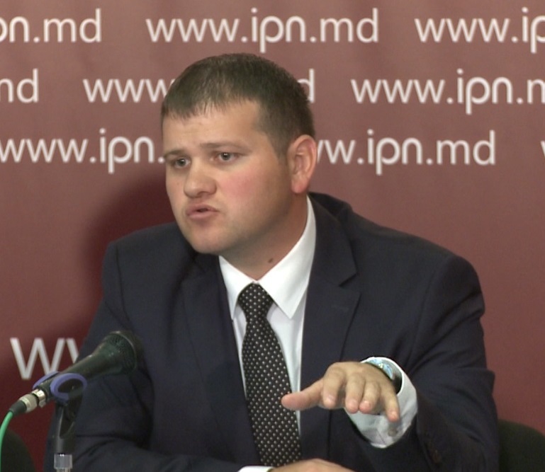 "Интересно, либерал-демократы столько же раз откажутся от своих решений? – недоумевает Мунтяну.