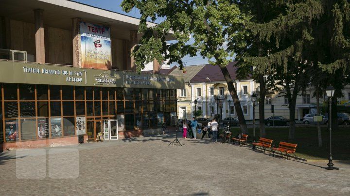 Конфликт в театре Чехова: Расследование проведет спецкомиссия парламента.