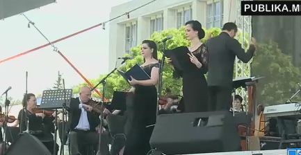 Концерт завершился исполнением гимна Европы.