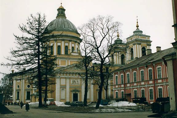 Среди трудовых мигрантов, приезжающих в Санкт-Петербург, немало православных - из Молдавии, Украины, Белоруссии. Фото: pravoslavie.ru