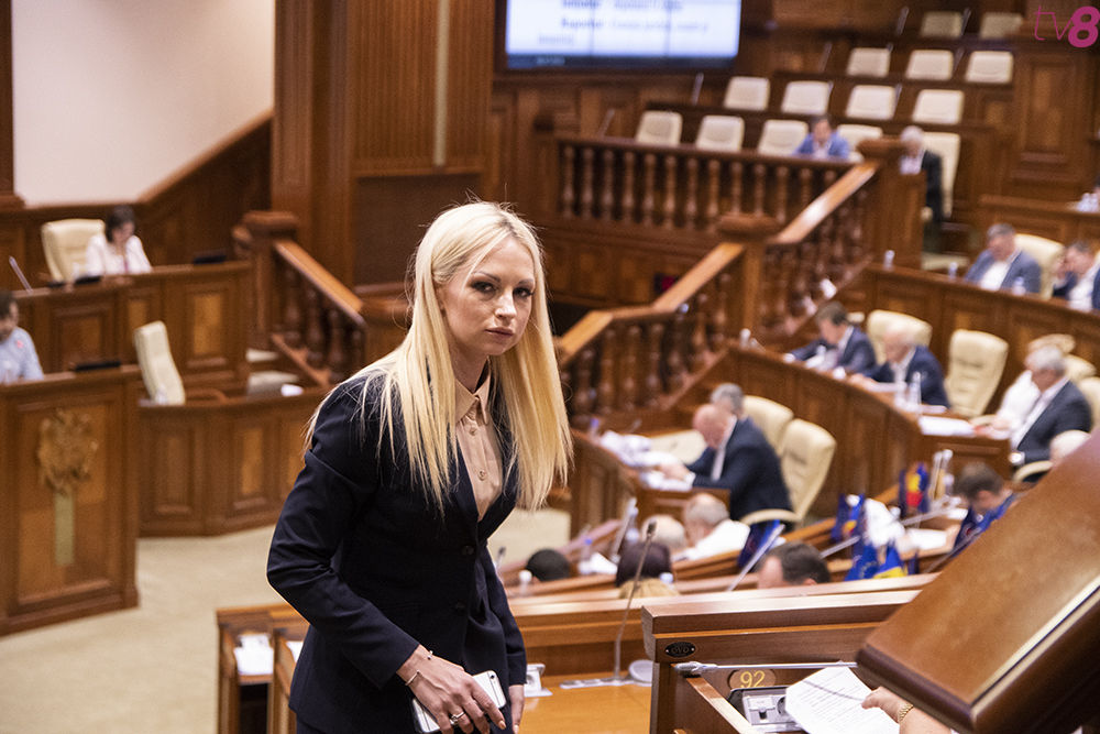 АП рассмотрит запрос прокуратуры об аресте Таубер и Апостоловой.