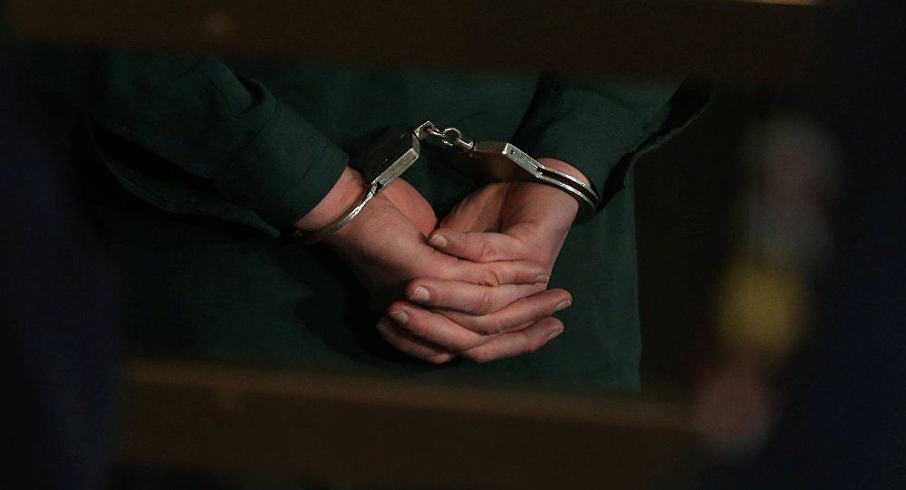 Восемь патрульных инспекторов, обвиняемых в коррупции, поместили под стражу.