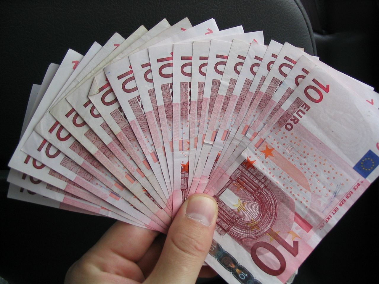 În următoarea perioadă leul se va deprecia din nou, până aproape de nivelul de 27 de unități pentru un euro.