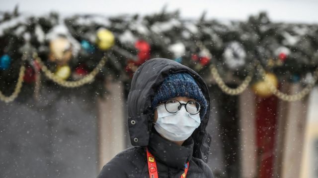 Вирусолог оценил влияние холода на заболеваемость COVID-19.