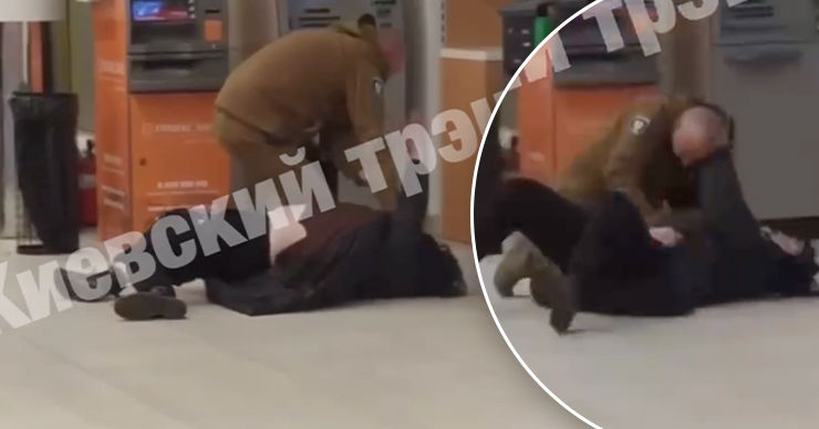 В киевском супермаркете охранник подрался с женщиной из-за отсутствия сертификата. 