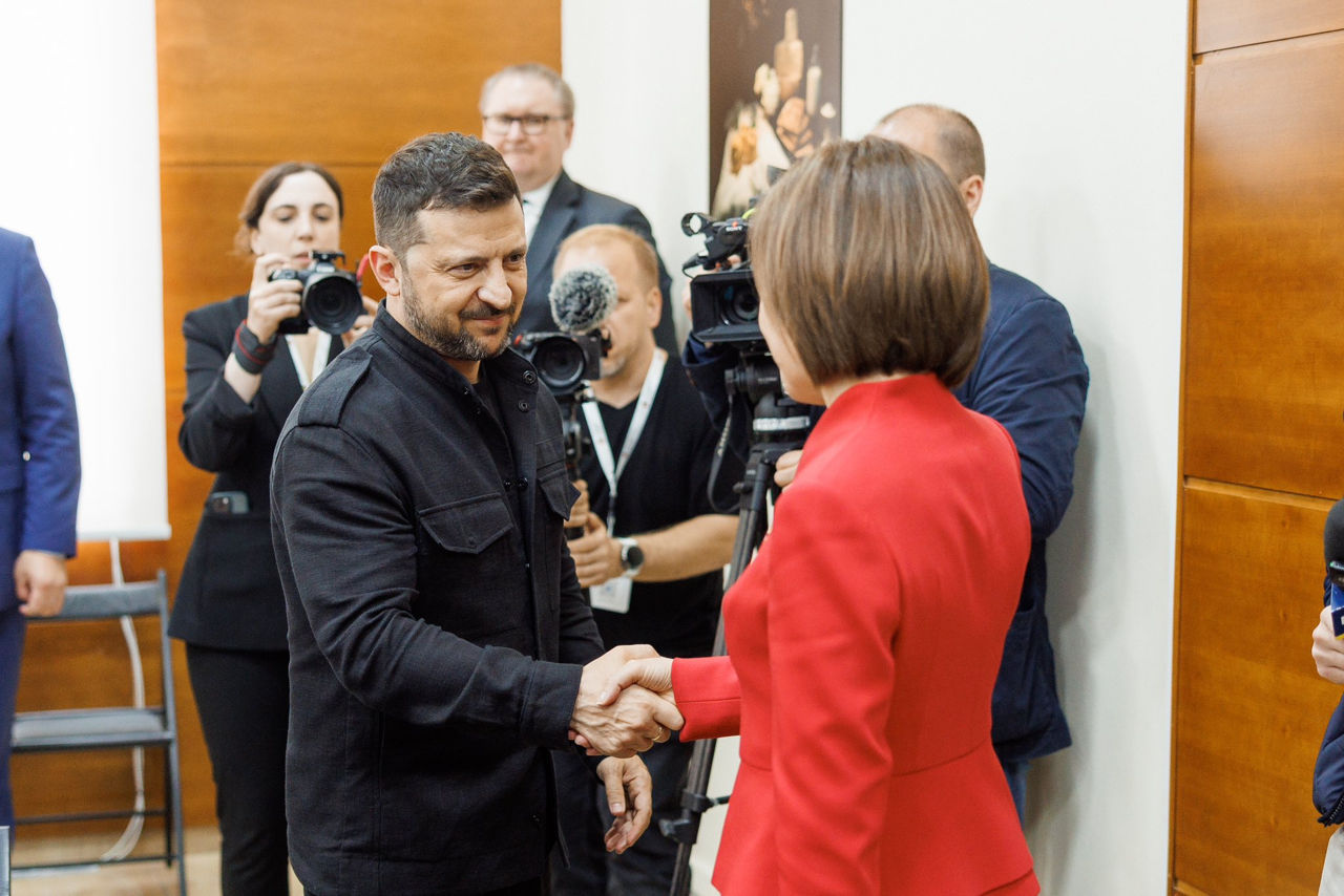 Зеленский после встречи с Санду: Молдова будет и дальше идти в ЕС вместе с Украиной.