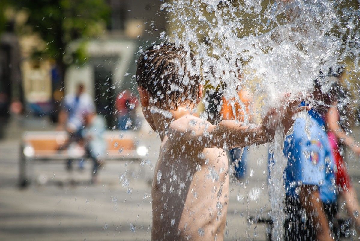 Soare generos! De ce maxime termice vom avea parte astăzi. Foto simbol: Turnul Sfatului