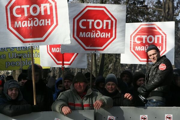 Niciun acord politic nu a fost obţinut pentru moment pentru ieşirea din criză în Ucraina, chiar dacă preşedintele Viktor Ianukovici a făcut concesii.