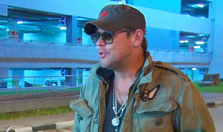 Дебош актера Максима Аверина в самолете попал на видео.