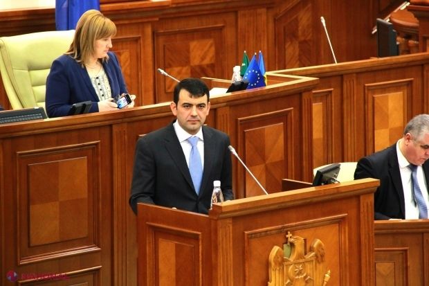 În sesizarea comuniştilor la acelaşi subiect se arată că decizia Guvernului încalcă principiul separării puterilor în stat.