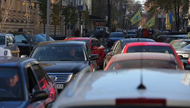 На Украине автомобилисты продолжают акции протеста у границы.