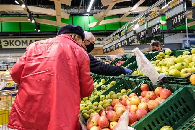 Микробиолог рассказал, через какую еду можно заразиться коронавирусом.