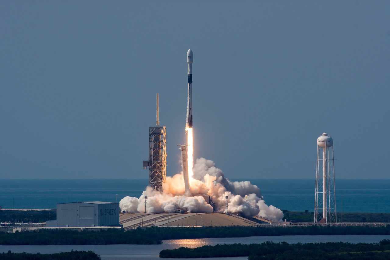 SpaceX может присоединиться к космической гонке вооружений.