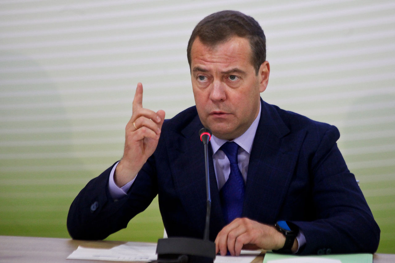 Медведев: НАТО создает угрозу мирового конфликта, приближаясь к границам России.