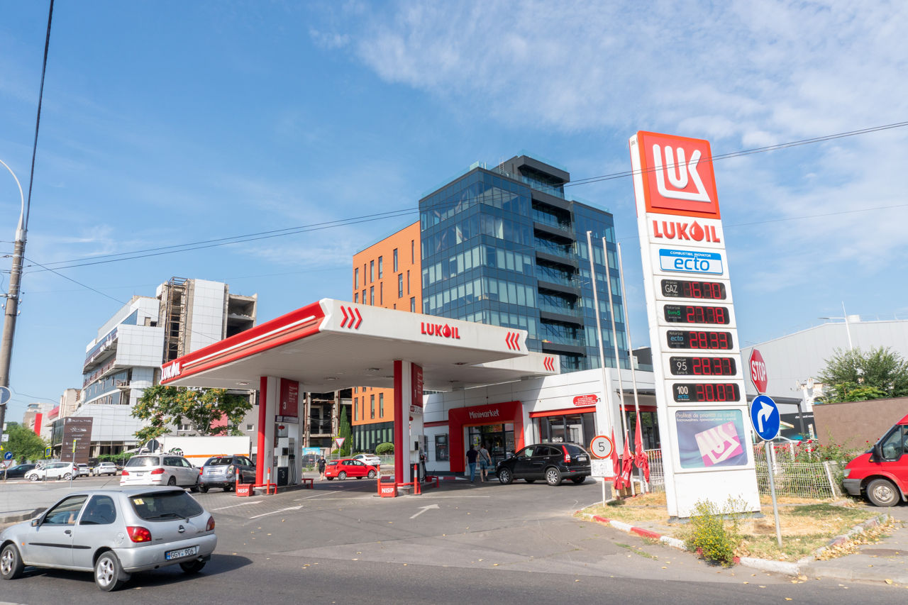 Lukoil a scos la vânzare activele din Moldova, inclusiv o rețea de peste 100 de benzinării.