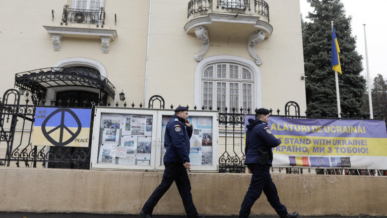 В Румынии рассказали, что нашли в конвертах, полученных посольством Украины.