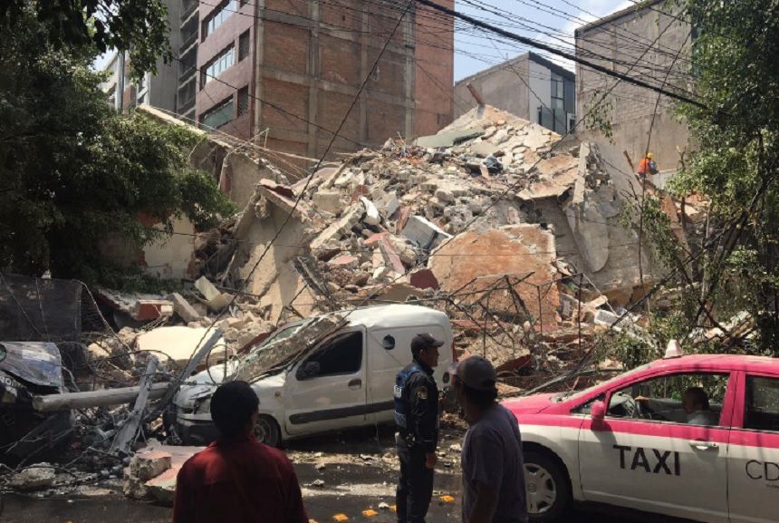 Mexicul a declarat trei zile de doliu naţional.