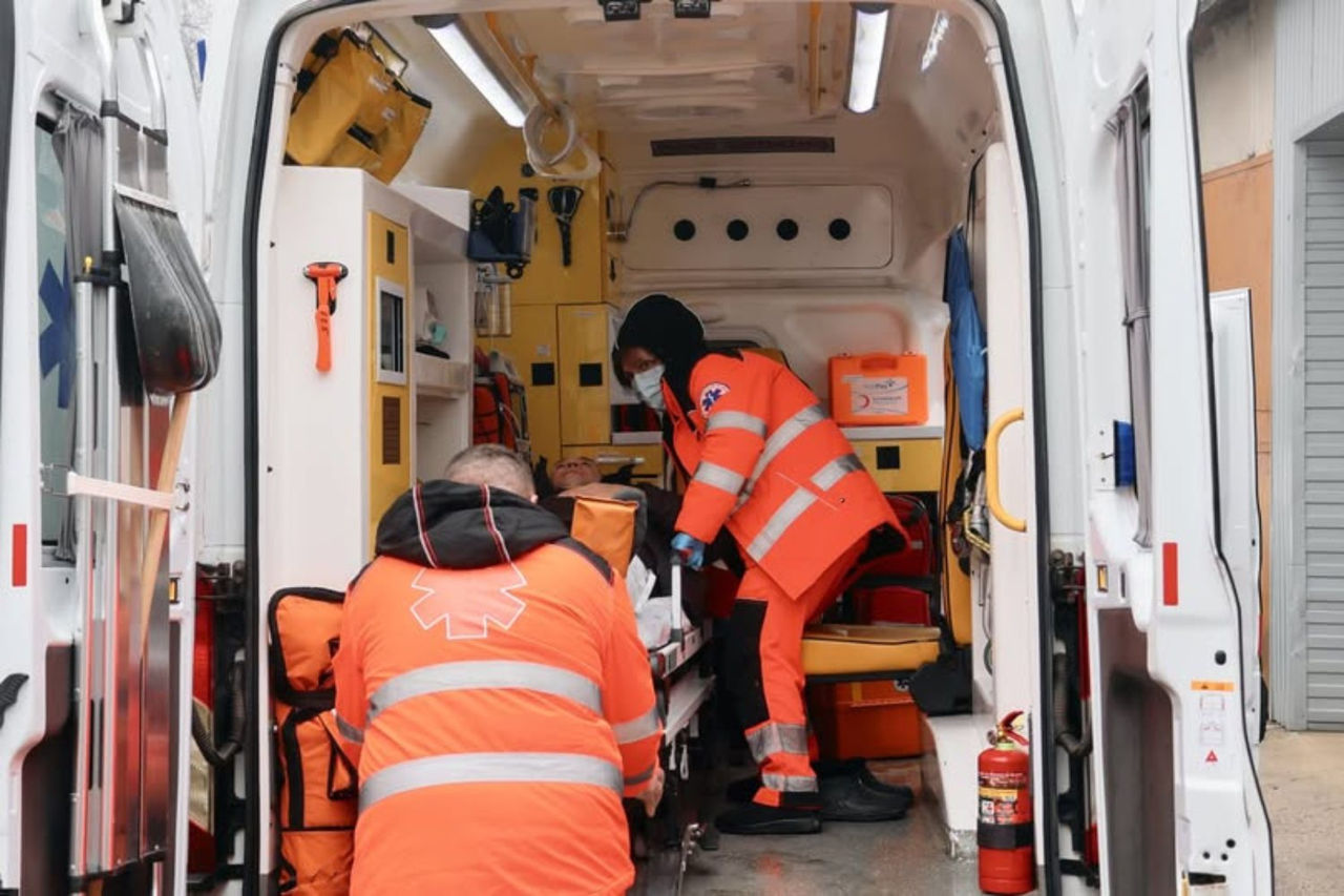 Сотни отравлений и десятки ДТП: За неделю около 15 тысяч вызовов поступило в скорую.