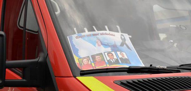 Familiile eroilor SMURD au primit ajutoare de câte 300 000 de lei. Foto: Dmitrii Vosmiric