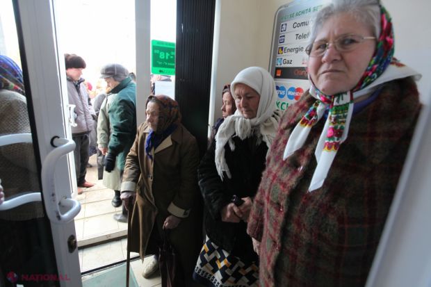 În Moldova circa doi angajați muncesc pentru a întreține un pensionar.