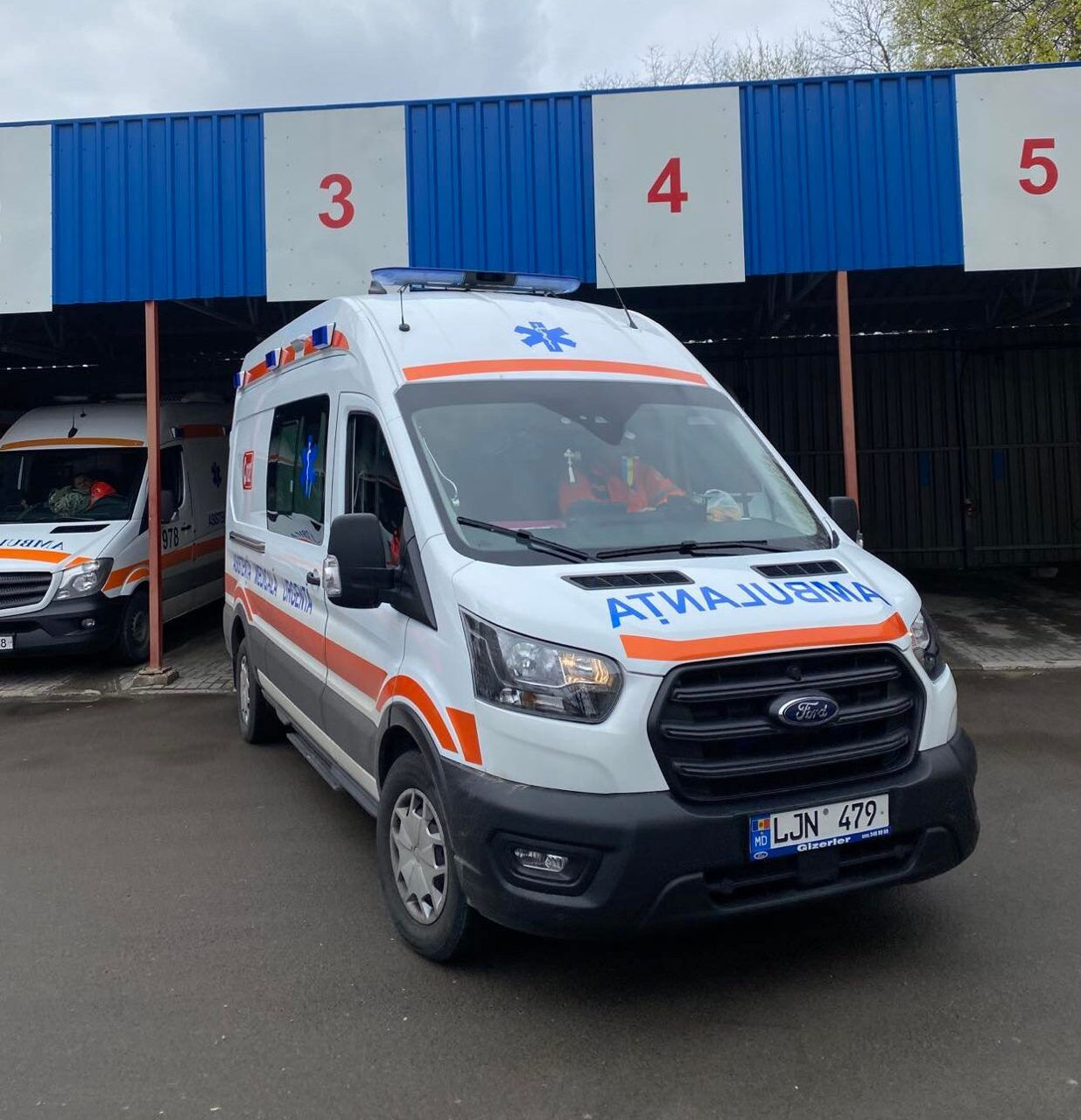 В больницы были доставлены 5 657 пациентов, в том числе 1 192 ребенка.