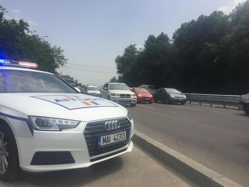 Un bărbat din Argeş a fost reţinut 24 de ore, pentru că a ameninţat cu moartea o poliţistă, pe Facebook.