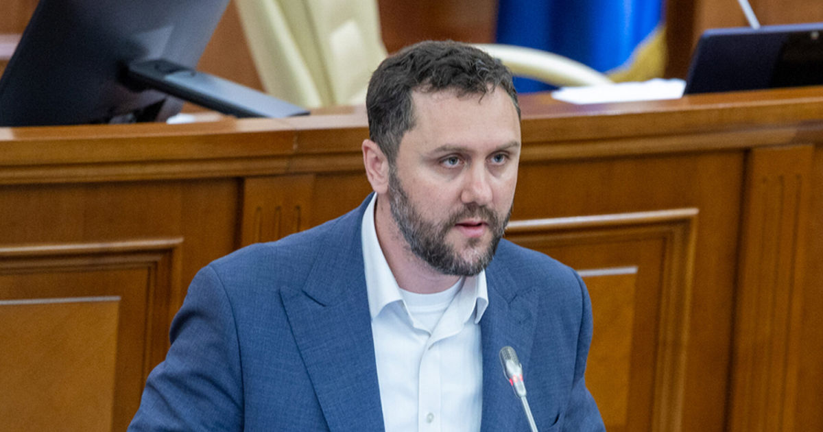 Депутат от PAS Александр Трубка сложил мандат: его место займет Роман Рошка.