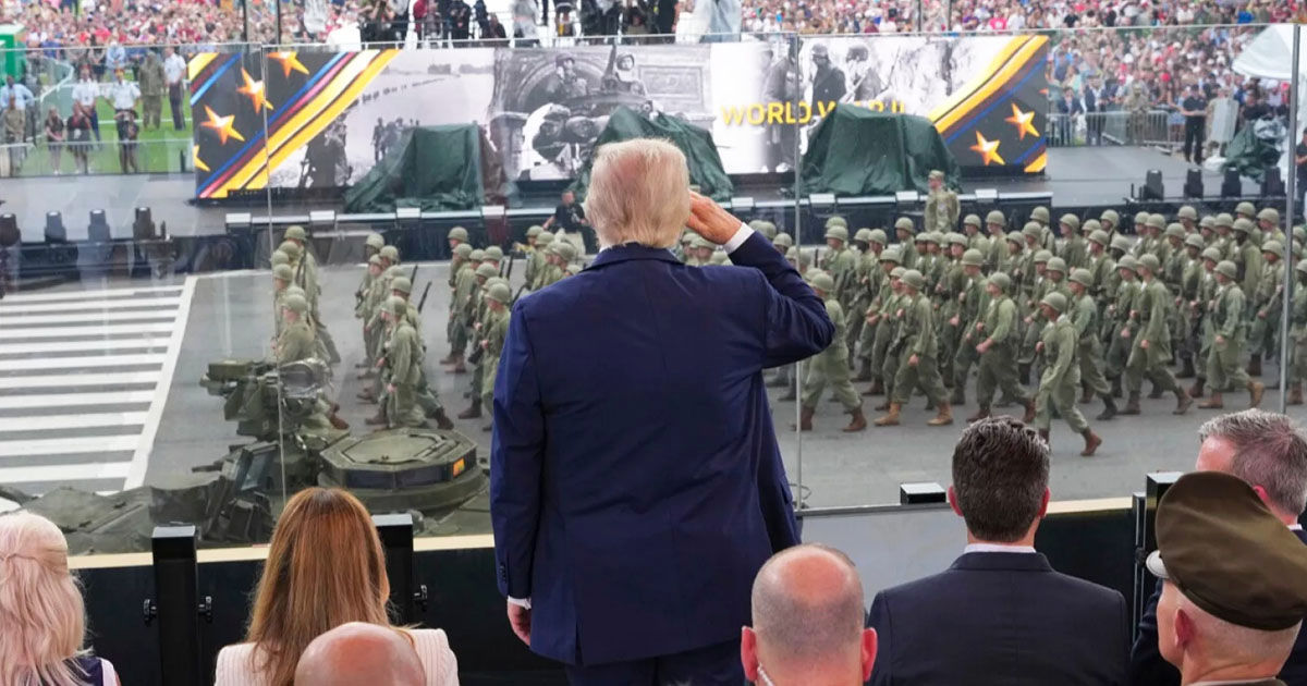 В США прошел крупный военный парад в день 250-летия армии.