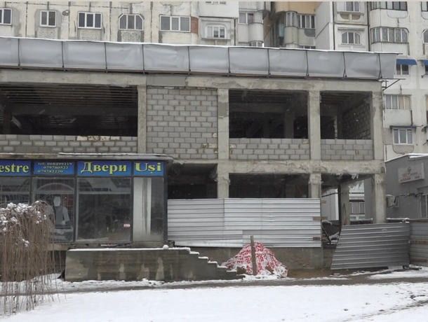 Чиновник в Бельцах продал сам себе государственное здание по заниженной на треть цене.