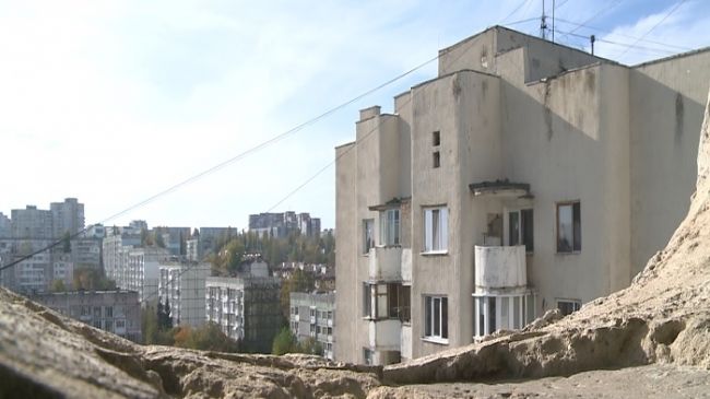 Землетрясение не затронуло дом на Рышкановке, пострадавший от взрыва.