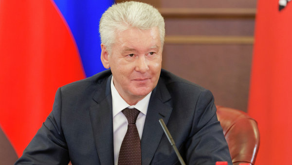 Власти Москвы планируют с помощью привлечения городских организаций в сферу ЖКХ сократить в этом сегменте количество мигрантов минимум на треть.