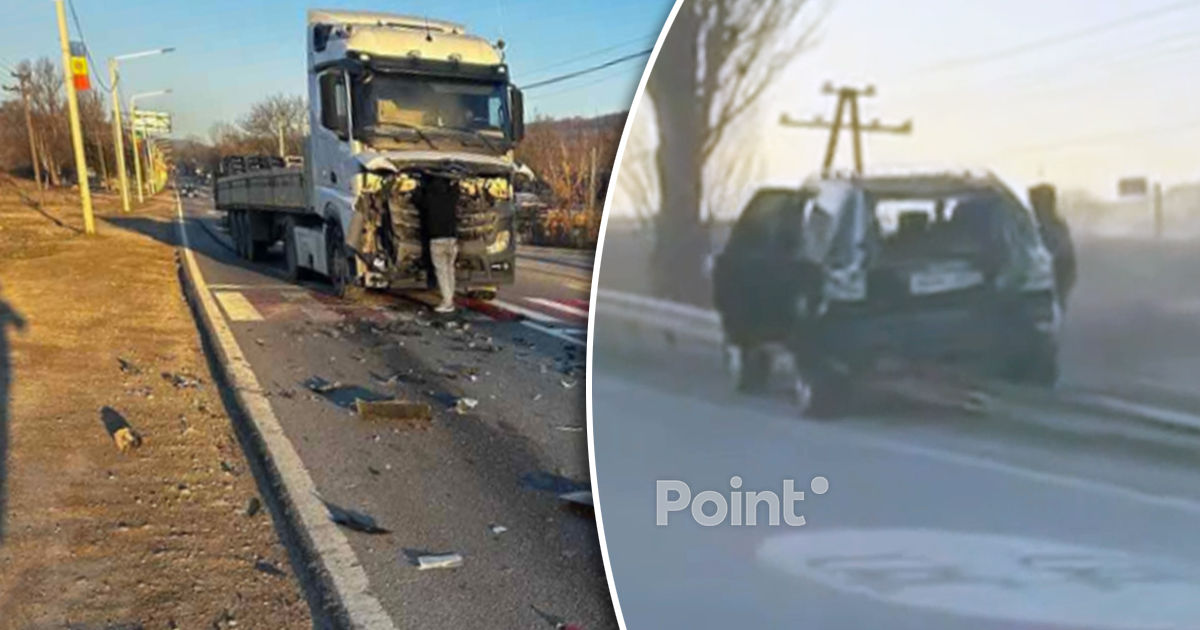 Un camion s-a izbit într-un Mercedes la Strășeni: Un șofer a fost rănit.
