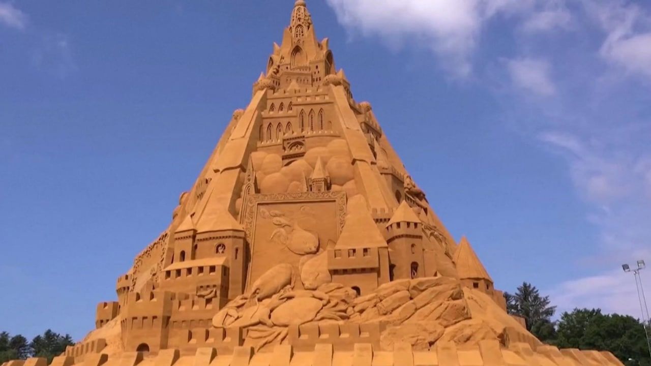 Самый высокий замок из песка построили в Дании.