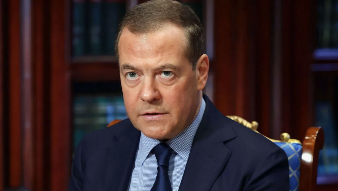 Медведев: Российские войска могут дойти до Киева.