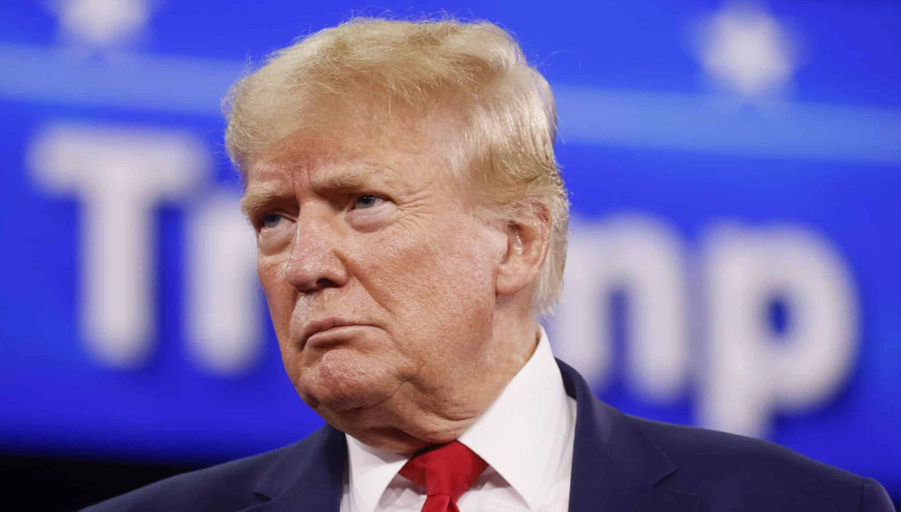 Trump a publicat din greșeală un apel de a-i urmări pe adversarii săi.