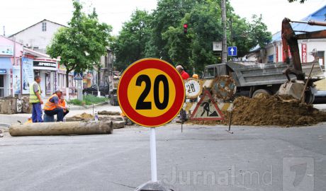 Din cele 5 milioane de euro vor fi reparaţi aproximativ 7 kilometri de drum, iar lucrările vor dura doi ani. Foto: jurnal.md