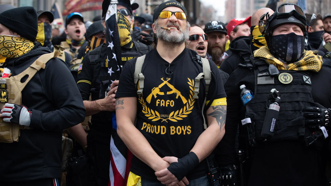 Членов движения Proud Boys признали виновными по делу о штурме Капитолия.