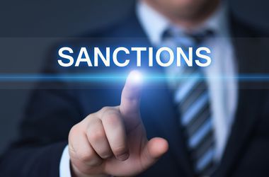 Санкции включают в себя запрет на импорт товаров и экспорт, инвестиции.