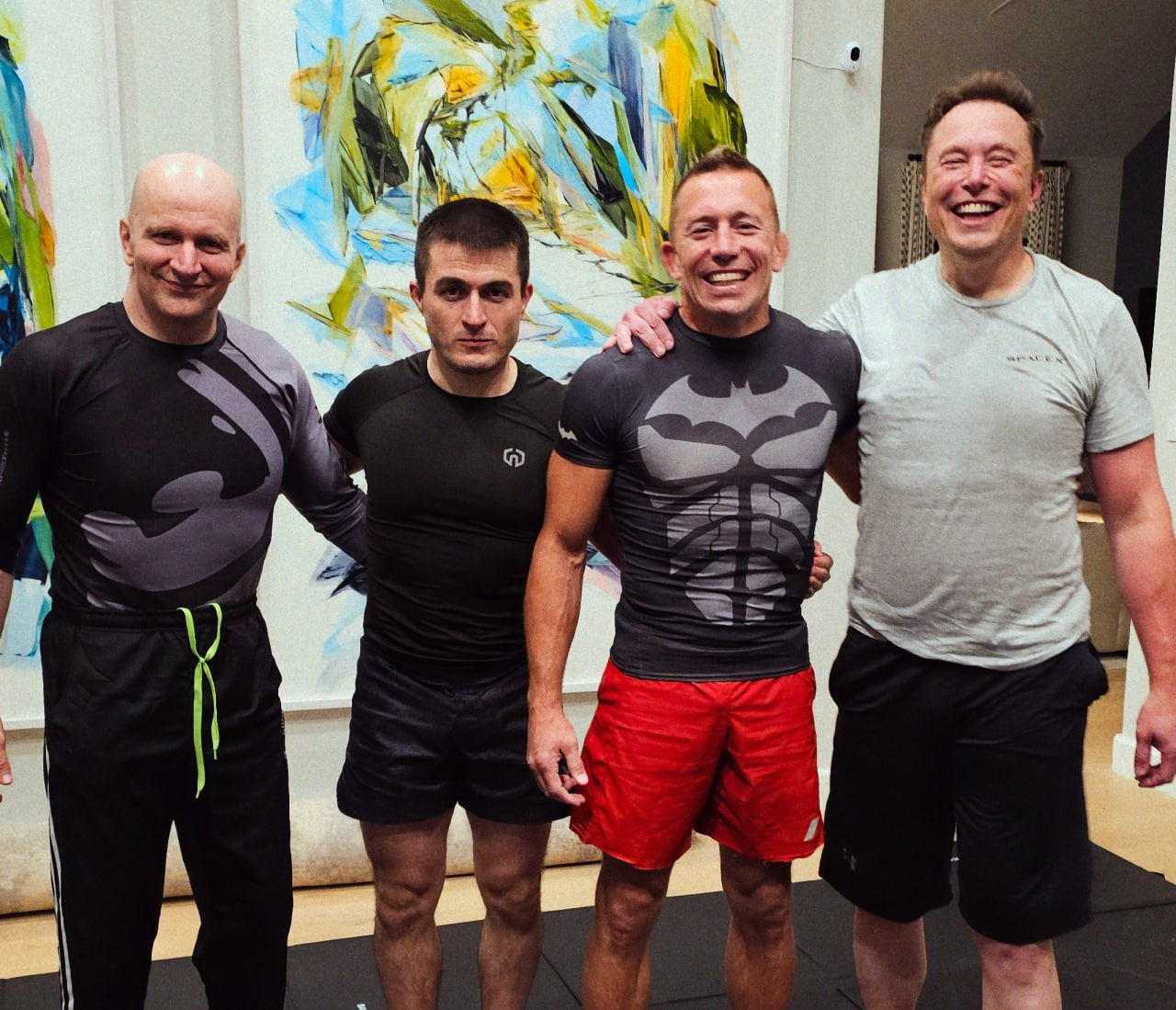 Илон Маск провел тренировку с одним из величайших бойцов UFC в истории.