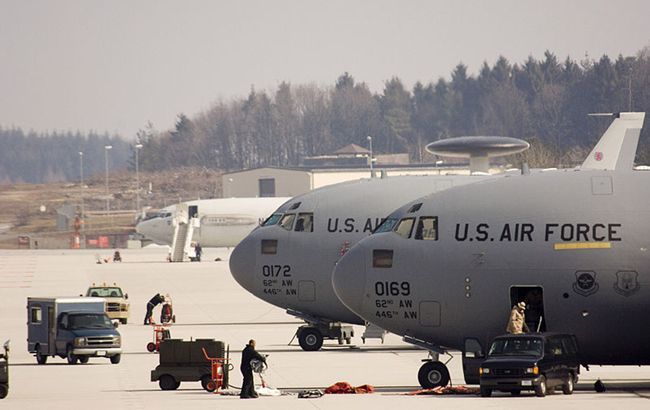 В Германии на авиабазе нашли мертвыми двух военных США.