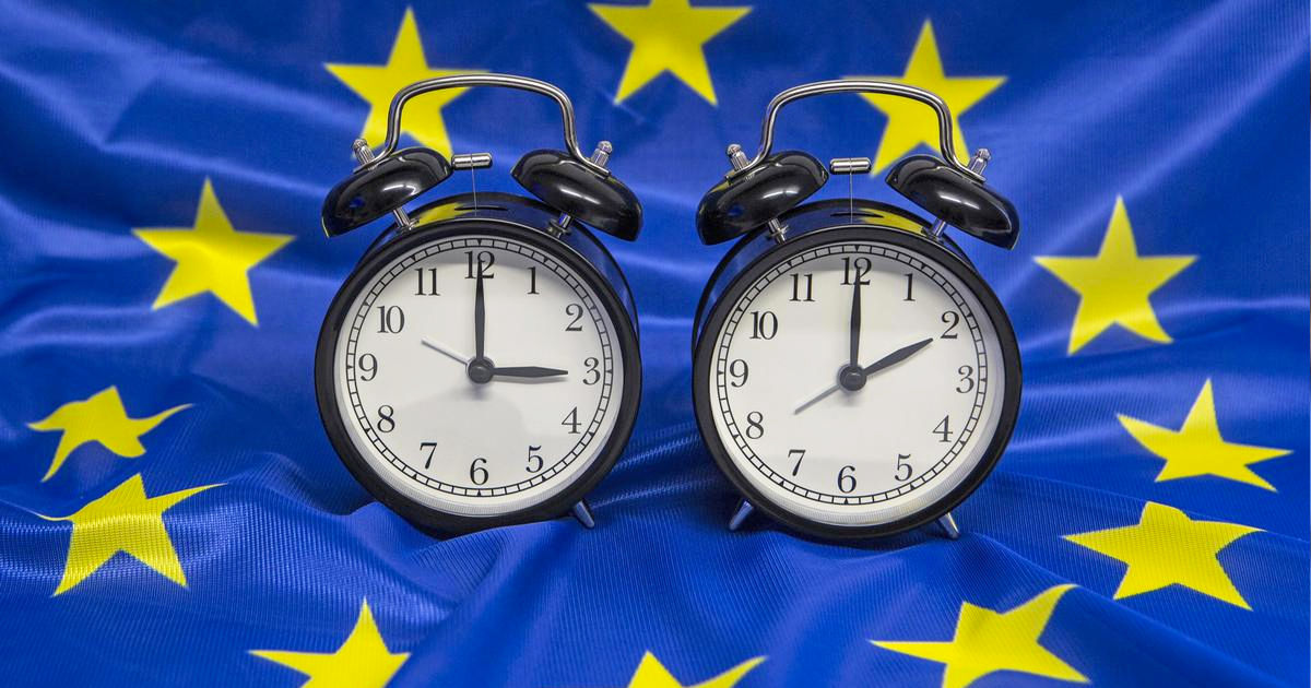 В Еврокомиссии прокомментировали возможность отмены перевода часов на летнее время.
